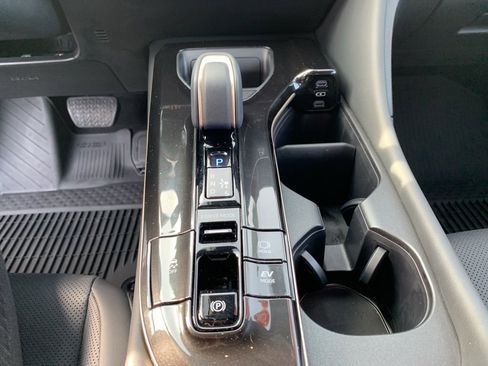 Used 2025 Toyota Crown Signia image 23