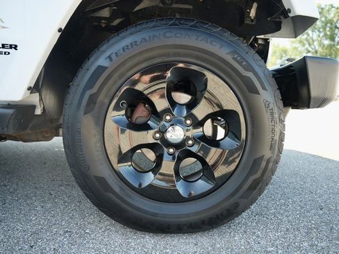 Used 2013 Jeep Wrangler Unlimited Sahara w/ Dual Top Group image 22