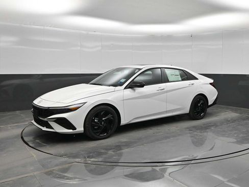 New 2026 Hyundai Elantra SEL Sport FWD image 4