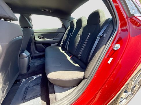 Used 2025 Hyundai Elantra Sport image 19