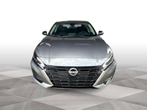 Used 2025 Nissan Altima 2.5 S FWD image 3