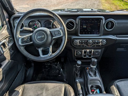 Used 2023 Jeep Wrangler Unlimited Sahara w/ Cold Weather Group AWD/4WD image 24