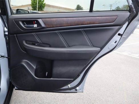 Used 2019 Subaru Outback 2.5i Limited AWD/4WD image 28