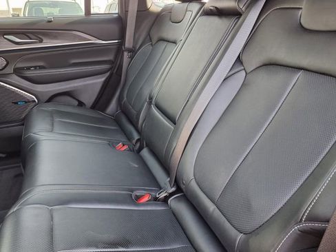 Used 2022 Jeep Grand Cherokee Overland w/ Luxury Tech Group IV image 7