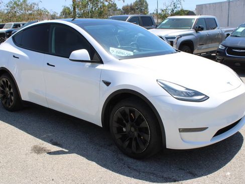 Used 2021 Tesla Model Y 2WD image 3