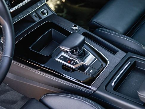 Used 2022 Audi Q5 e Premium Plus w/ Premium Plus Package image 21