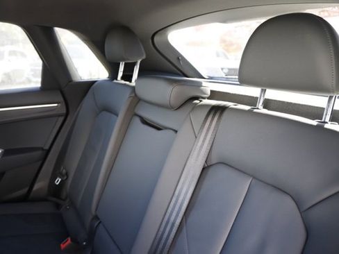 Used 2025 Audi Q3 2.0T Premium image 17