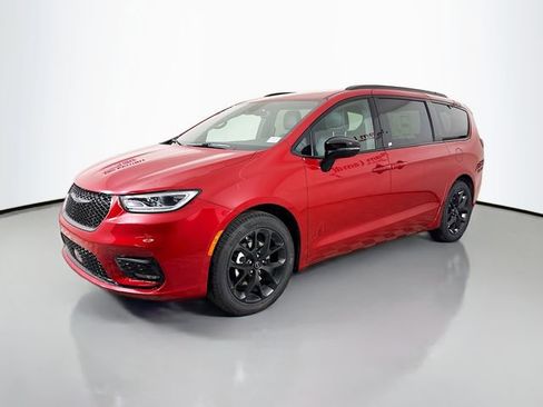 New 2026 Chrysler Pacifica Select w/ S Appearance Package image 3
