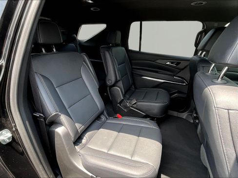 Used 2026 Chevrolet Traverse LT AWD/4WD image 25