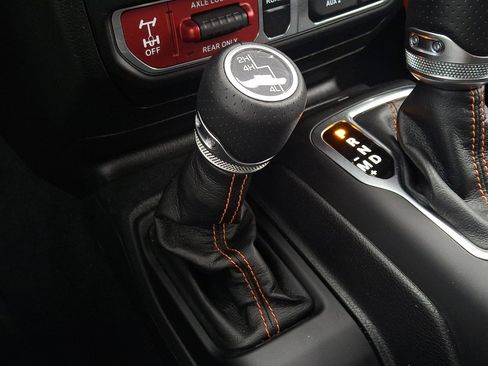 Certified 2023 Jeep Gladiator Mojave w/ Cold Weather Group image 15