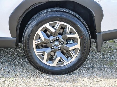 Used 2025 Subaru Forester Premium AWD/4WD image 9