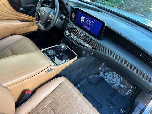 Used 2025 Lexus LS 500 w/ Interior Upgrade Package image 17