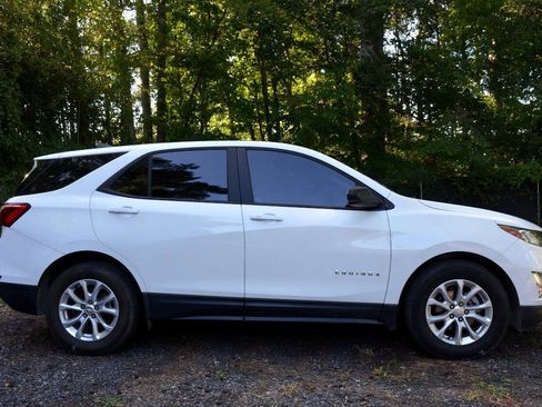 Used 2020 Chevrolet Equinox LS FWD image 5