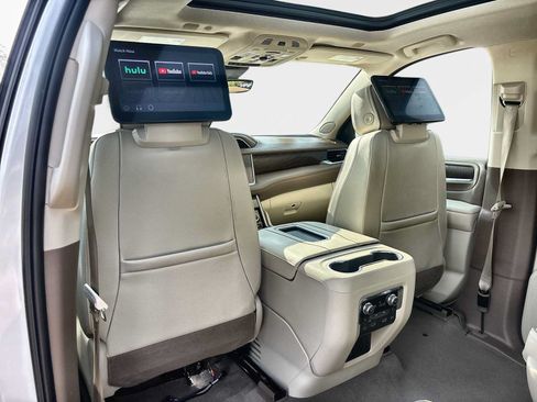 Used 2023 GMC Yukon XL Denali w/ Advanced Technology Package AWD/4WD image 19