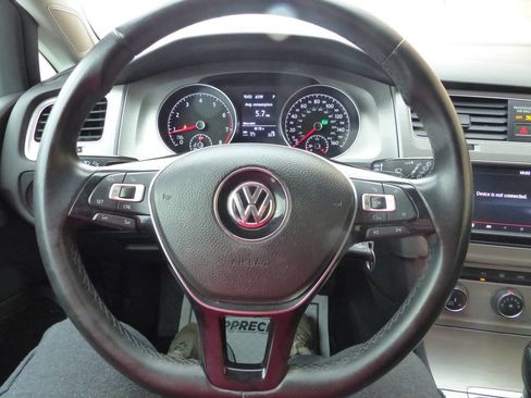 Used 2016 Volkswagen Golf SE image 26