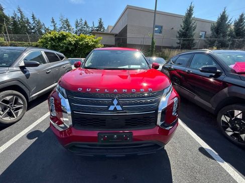 Used 2022 Mitsubishi Outlander ES AWD/4WD image 2