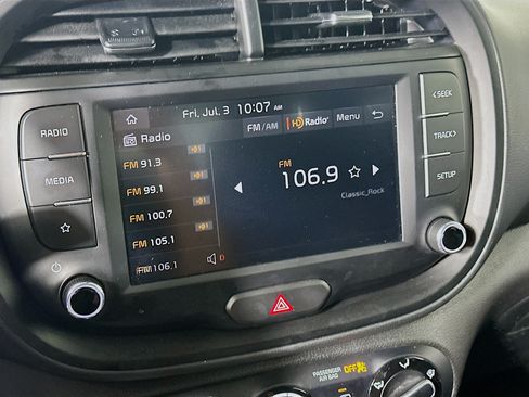 Used 2025 Kia Soul LX w/ LX Technology Package FWD image 21