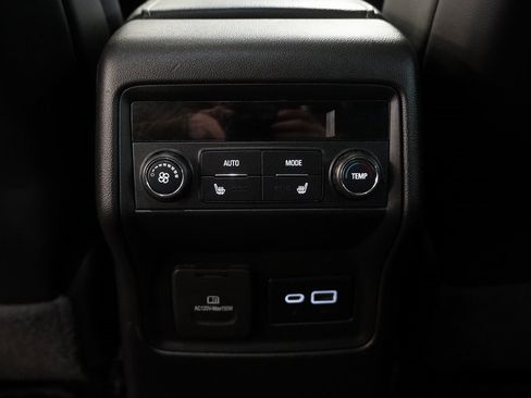 Used 2020 GMC Acadia SLT w/ Driver Alert Package II image 29