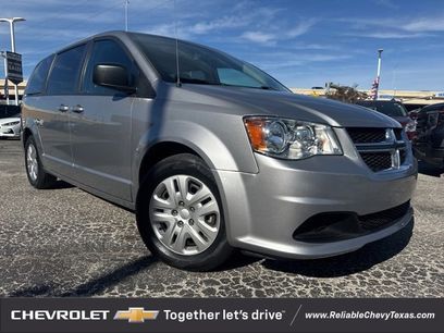 Used 2018 Dodge Grand Caravan SE w/ UConnect Hands-Free Group