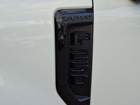 Used 2022 Ford F250 Lariat w/ Black Appearance Package image 35
