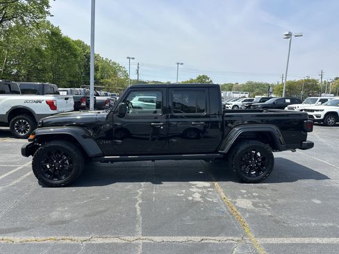Used 2025 Jeep Gladiator Sport image 5