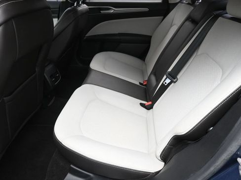 Used 2019 Ford Fusion SE w/ Equipment Group 151A FWD image 7