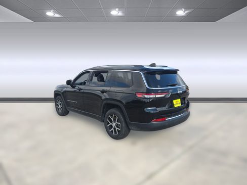 Used 2023 Jeep Grand Cherokee L Limited image 3