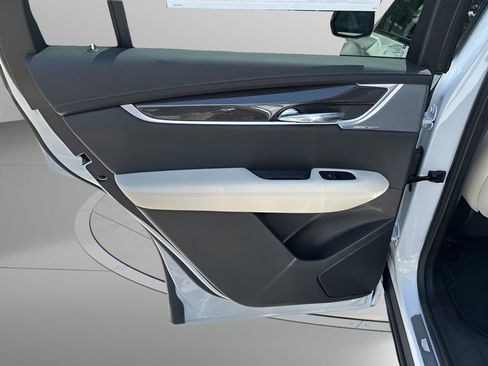 New 2025 Cadillac XT6 Sport w/ Technology Package image 15