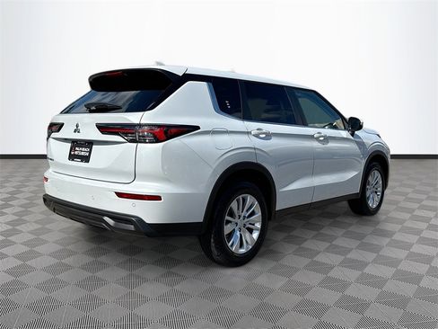 New 2025 Mitsubishi Outlander ES image 5