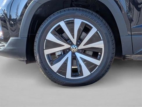 Used 2024 Volkswagen Taos SE image 22