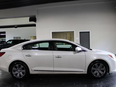 Used 2010 Buick LaCrosse CXL w/ Luxury Package FWD image 2