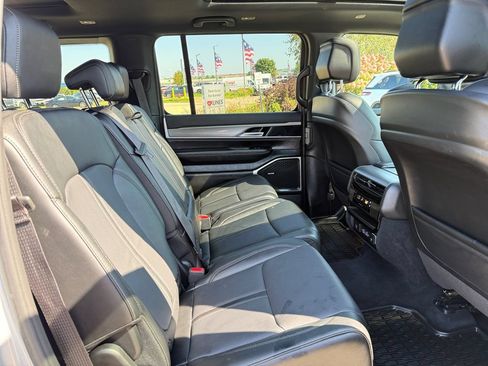 Used 2024 Jeep Wagoneer Series II AWD/4WD image 41