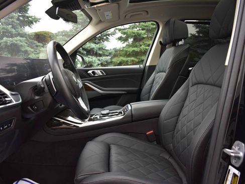 Used 2024 BMW X7 xDrive40i w/ Premium Package AWD/4WD image 18