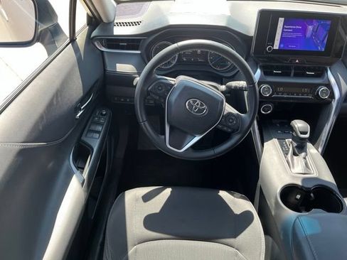 Used 2024 Toyota Venza LE AWD/4WD image 10