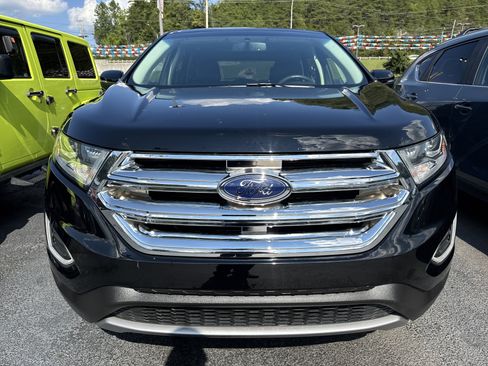 Used 2018 Ford Edge Titanium w/ Technology Package AWD/4WD image 2