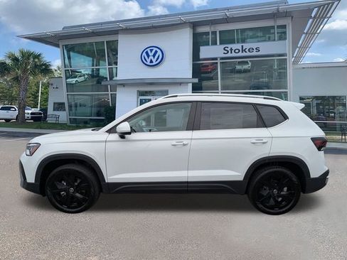 New 2026 Volkswagen Taos SE FWD image 7