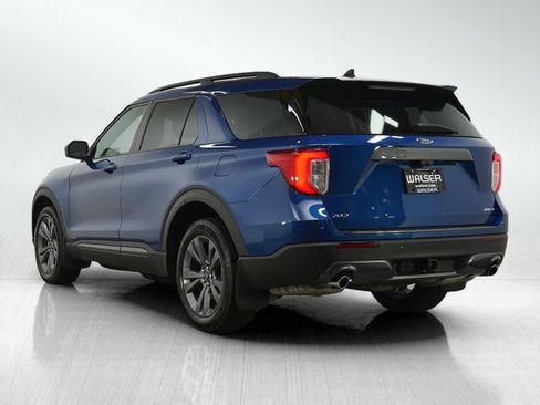 Used 2023 Ford Explorer XLT w/ XLT Sport Appearance Package AWD/4WD image 3