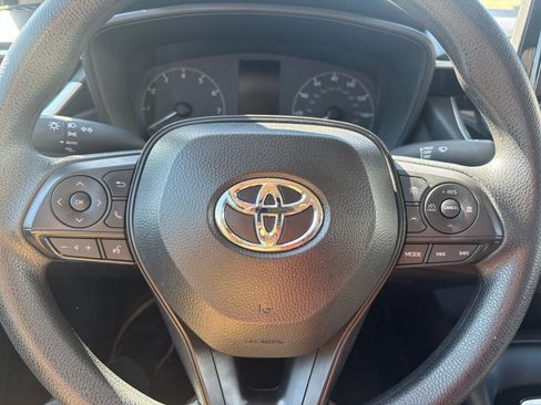 Used 2025 Toyota Corolla LE image 25