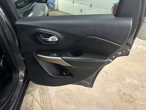 Used 2018 Jeep Cherokee High Altitude w/ Luxury Group image 40