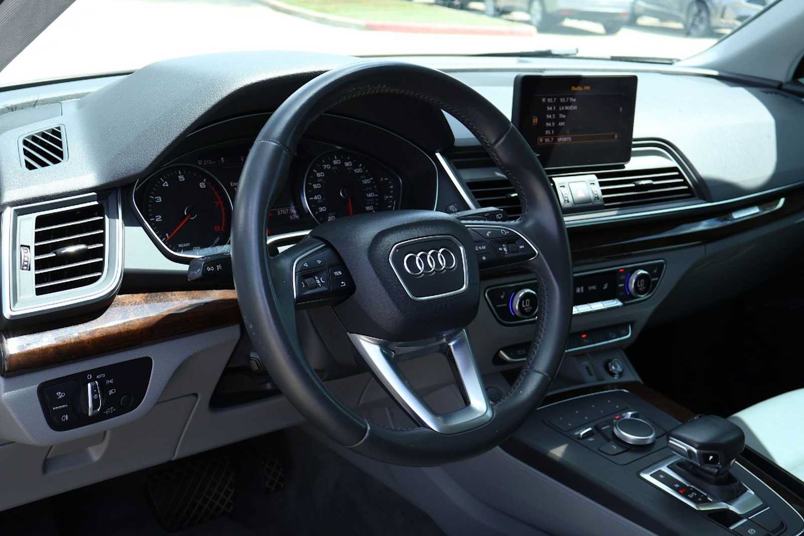 Used 2020 Audi Q5 2.0T Premium w/ Convenience Package AWD/4WD image 2