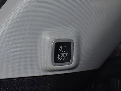 Used 2023 Jeep Grand Cherokee Limited AWD/4WD image 13