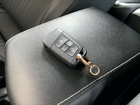 Used 2023 Volkswagen Tiguan SE R-Line FWD image 15