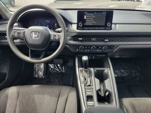 Certified 2025 Honda Accord SE image 9