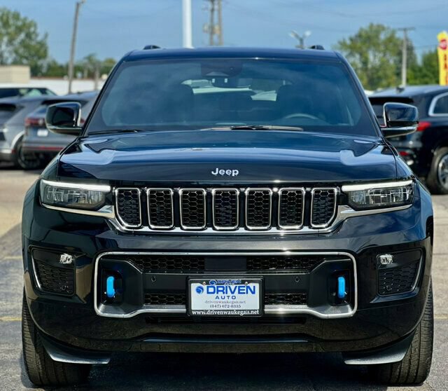 Used 2023 Jeep Grand Cherokee Overland AWD/4WD image 7