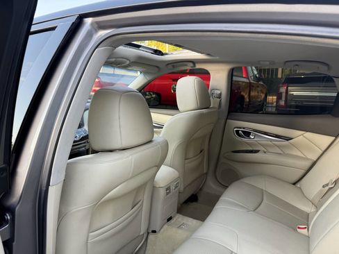 Used 2012 INFINITI M37 w/ Premium Pkg RWD image 12