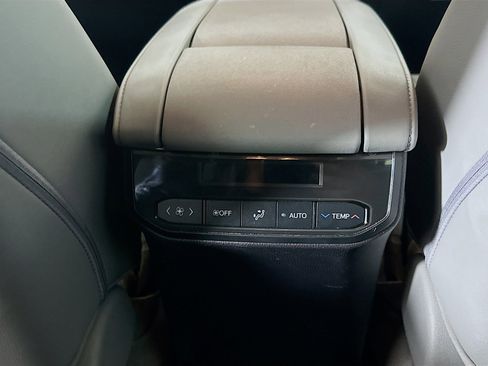 Used 2022 Toyota Highlander Limited image 28