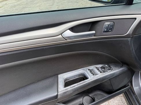 Used 2018 Ford Fusion SE w/ Fusion SE Technology Package FWD image 14
