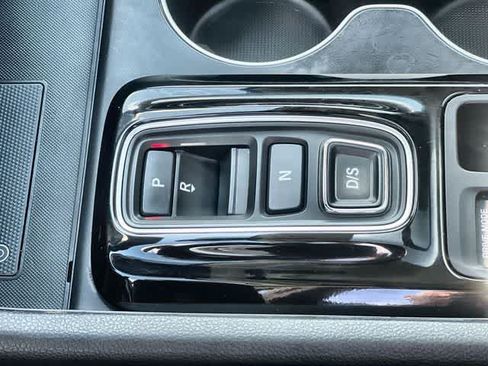 Certified 2025 Honda Pilot Touring image 16