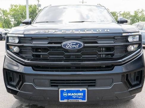 Used 2025 Ford Expedition Active AWD/4WD image 3