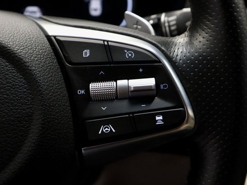 Used 2023 Genesis G70 2.0T image 30